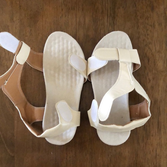 Women's Strap Sandals Velcro Attchments (new without tags) - Picture 6 of 8